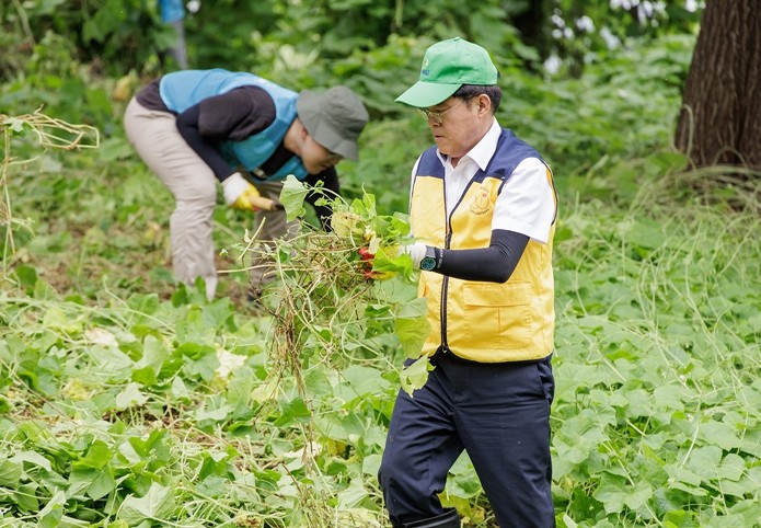 진교훈 강서구청장, 생태계 해치는 유...