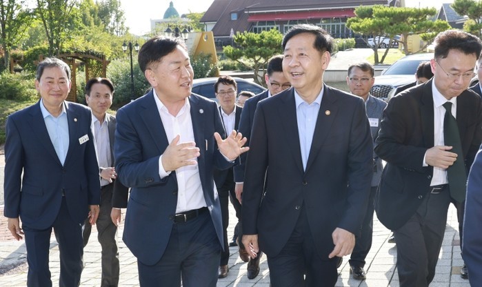 “미래 먹거리 릴레이 건의” 김관영 ...