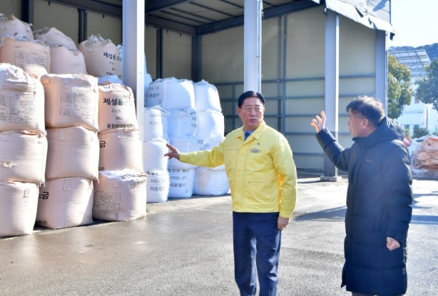 장성군, 신속한 제설 작업… 주민 불...