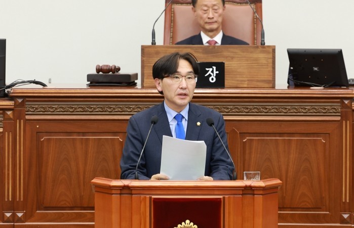 창원시의회, '레드백 장갑차,...