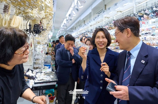 이재명 대통령 부부, 서울 남대문시장...