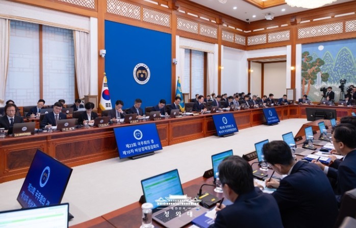 이재명 대통령 "핵추진잠수함 도입 속도…국방력 한층 강화해야"