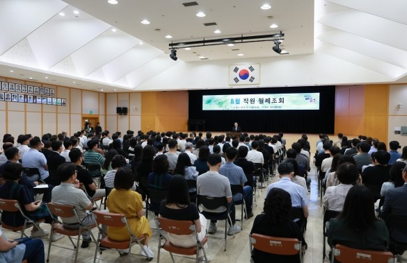 충주시, 8월 월례조회 개최…AI 시...